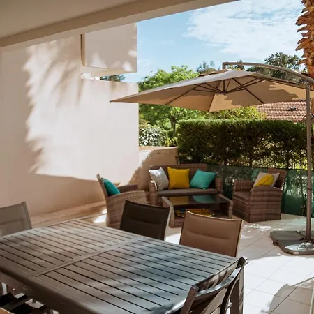 Martine & Thomas Santa Lucia شقة